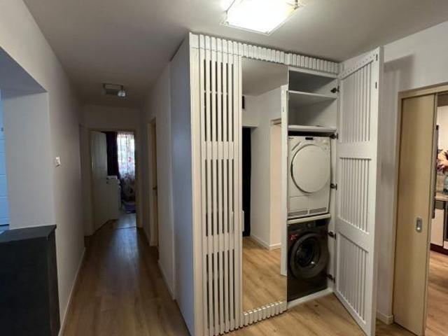 Apartament 4 camere, 65 mp, zona Sasar
