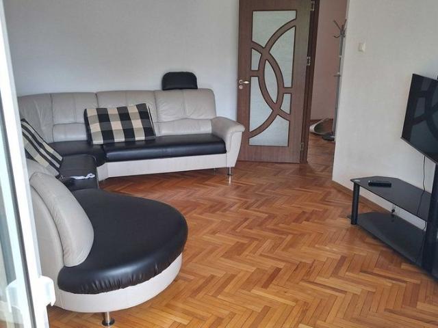 Apartament 4 camere 78mp, 2 bai, 2 balcoane, zona Titulescu