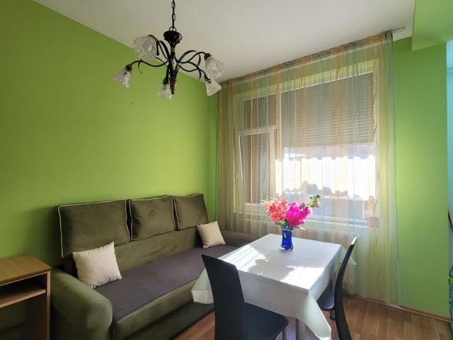 Apartament 55 mp, situat intr o zona placuta, etajul 2, utilat