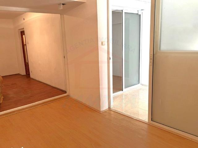 Apartament, 57 m²