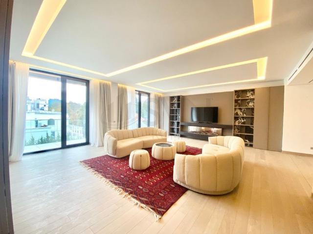 Apartament 5 camere I 241 mp utili I 2 locuri de parcare.