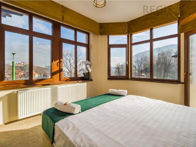 Apartament 5 camere la vila Calea Poienii