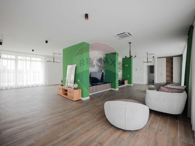 Apartament 5 camere vanzare in bloc de apartamente Bihor, Oradea, Universitatii vezi locația pe hartă
