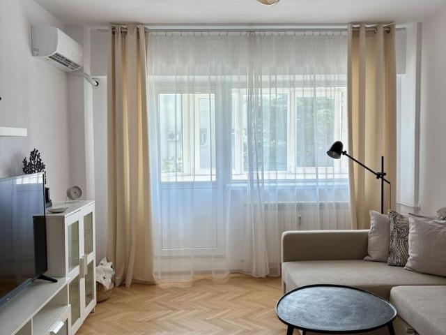 Apartament, 60 m²