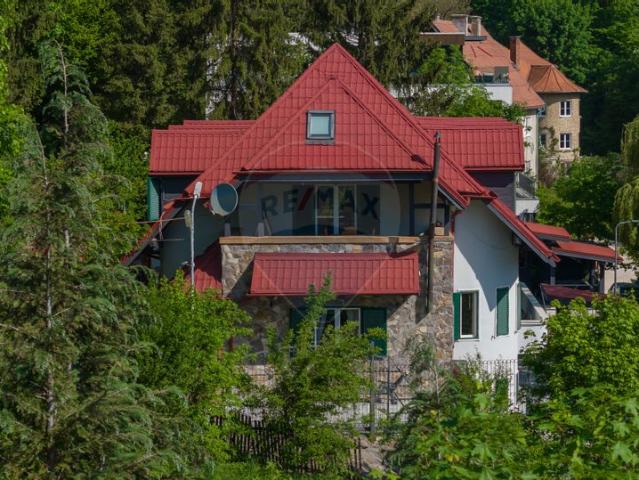 Apartament 6 camere vanzare in casă / vilă Brasov, Schei vezi locația pe hartă