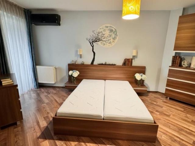 apartament, 7/7, cu suprafață utilă de 67 m² +logie 7m², AC,boxa