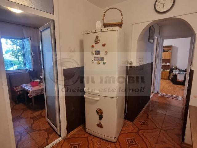Apartament 70 mp 4 camere dec piata Alexandru Cel Bun!