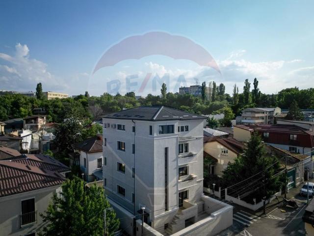 Apartament 7 camere vanzare in casă / vilă Bucuresti, Parcul Carol vezi locația pe hartă