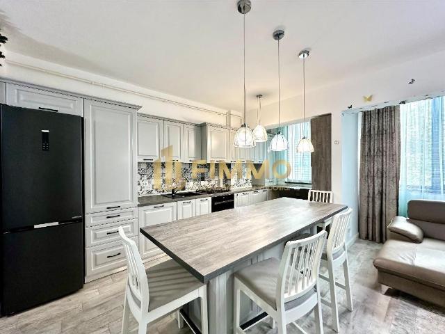 Apartament 80 mp