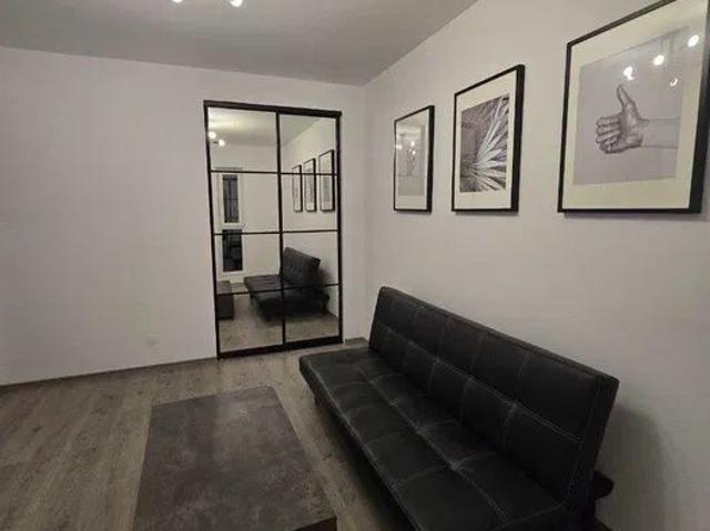 Apartament/birou 4 camere l 77 mp utili l 2 intrari l curte l VIVO