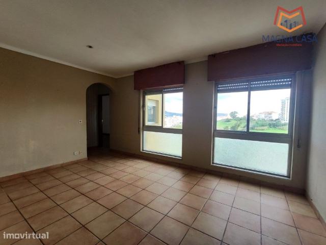 APARTAMENTO 4 ASSOALHADAS T3 SITUADO NA URBANIZAO DAS URMEIRAS.