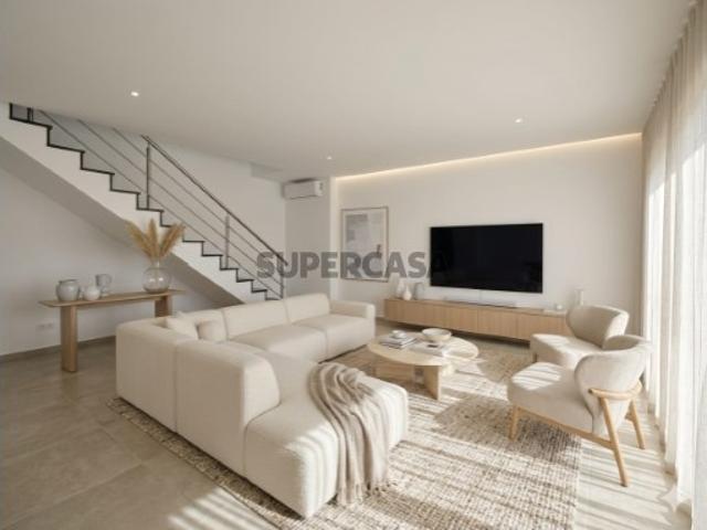 Apartamento T4 no centro de Tavira com 3 lugares de garagem