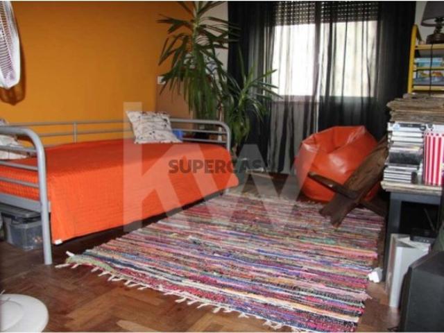 Apartamento 5 Assoalhadas Perto Estação Monte Abraão