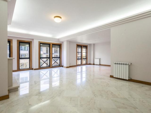 Apartamento, 5 quartos, Lisboa, Avenidas Novas 157m² Avenidas Novas