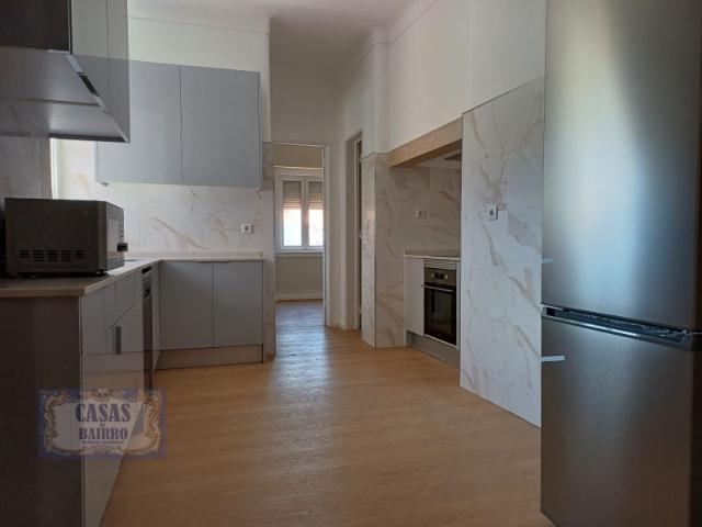 Apartamento 7ass T6 renovado a estrear c/charme no centro de Algés junto ao Palácio Anjos/Renovated 7 bedroom T6 apartment, brand new, with charm in the center of Algés next to the Anjos Palace