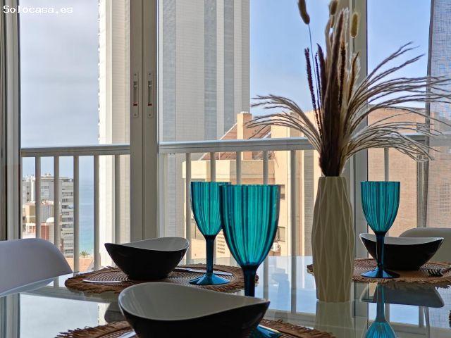 Apartamento 12ª planta con terraza, piscina, parking y licencia turística – Vistas, lujo y renta en
