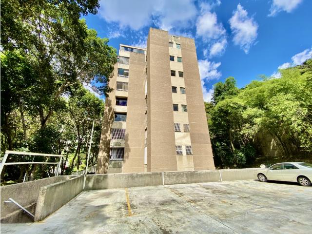 APARTAMENTO LA ESMERALDA 165 M2, 3 HAB+SERV 2 1/2 BAÑOS +SERV 1 P/E