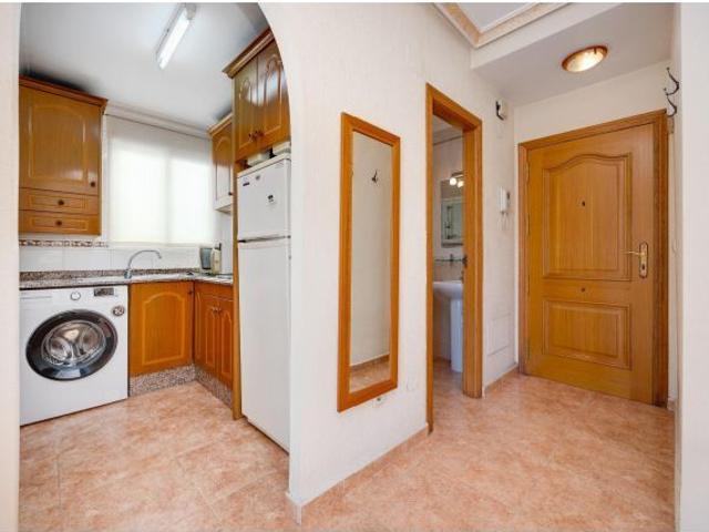 Apartamento 1 dormitorio con plaza de garaje, trastero y piscina comunitaria en Torrevieja
