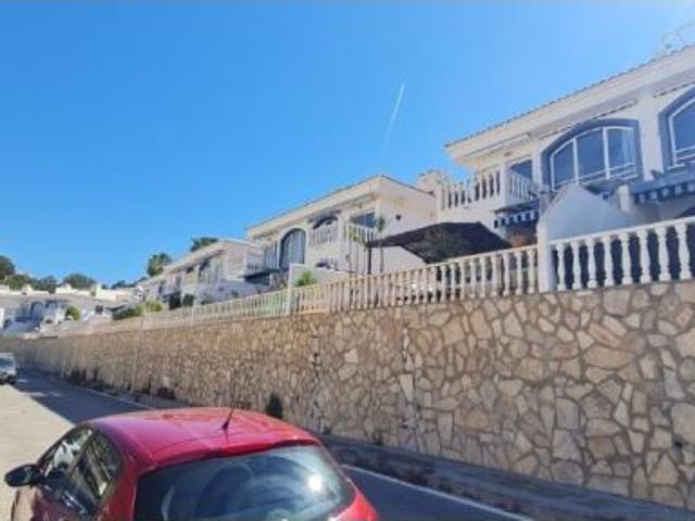 Apartamento 2 dormitorios con terraza, solarium, parking y piscina en Calpe Alicante