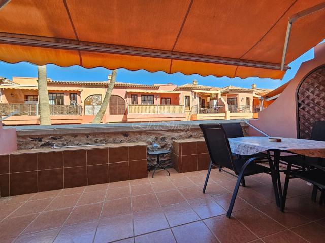 Apartamento 2 dormitorios en complejo con piscina cerca del. 72m² Costa del Silencio