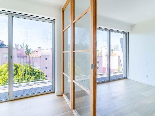 Apartamento 2 quartos com varanda e garagem a 5 minutos do P. 97m² Santa Maria dos Olivais