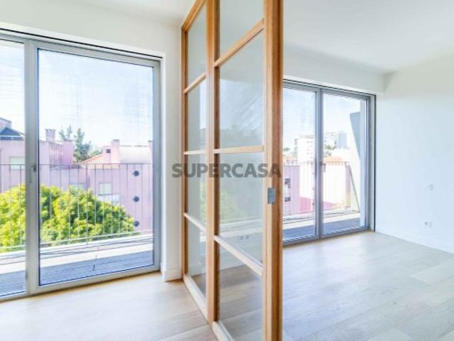 Apartamento 2 quartos com varanda e garagem a 5 minutos do Parque das Nações