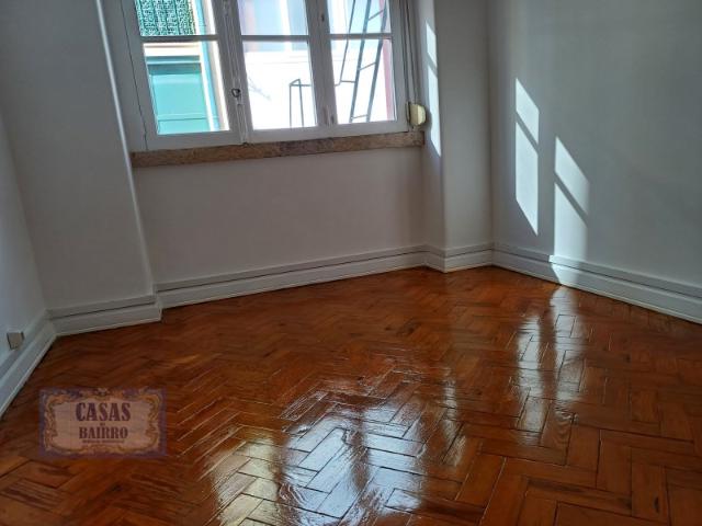 Apartamento 3ass T2 renovado com vista rio entre Sta Apolónia e Sapadores/Renovated 3 bedroom T2 apartment with river views between Sta Apolónia and Sapadores