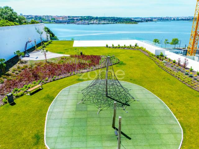 Apartamento T3, 4º Andar Novo, Condomínio Colina do Outeiro, Seixal