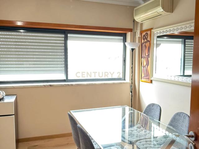 Apartamento T3 – 91 m² Direito de Superfície – Rua António Albino Machado, laranjeiras, Lisboa