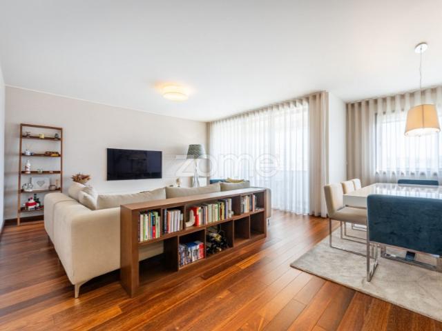 Apartamento T3 | 198 m2 | Varanda | Garagem 2x | St. Marinha V.N.Gaia