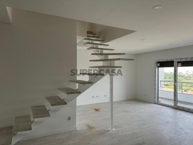 Apartamento T3 + 1 Novo em Paio Pires