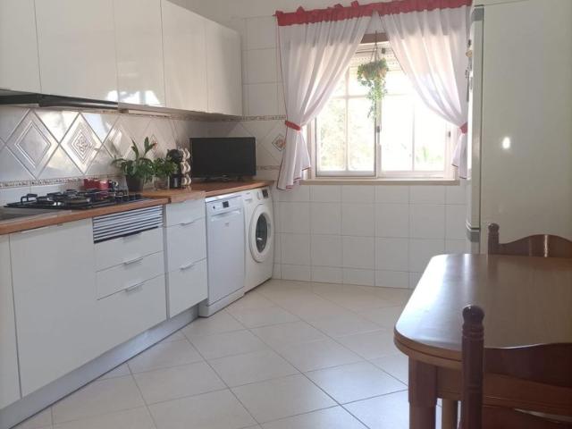 Apartamento T3, 1 andar na Torre da Marinha