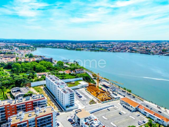Apartamento T3, 1º Andar Novo, Condomínio Colina do Outeiro, Seixal