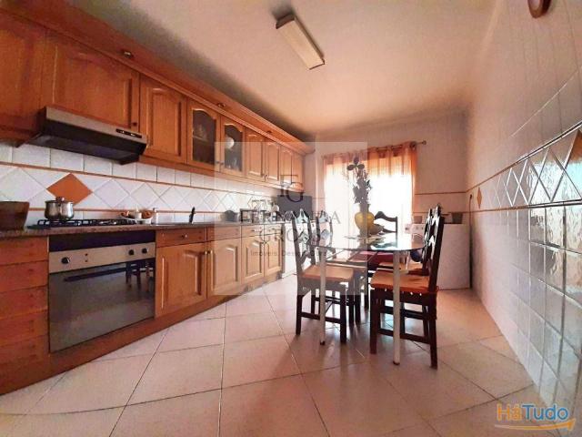 Apartamento T3 1ºAndar com Elevador, Garagem e Sótão, Entroncamento | 26064051614