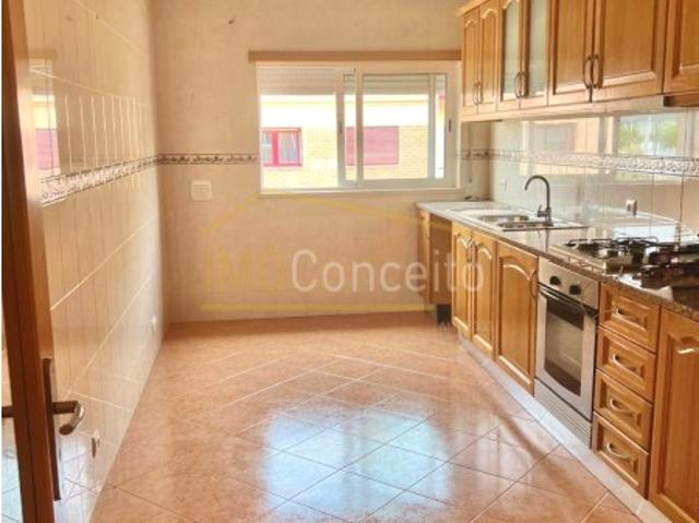 Apartamento T3 1º andar Riachos Casais Castelos