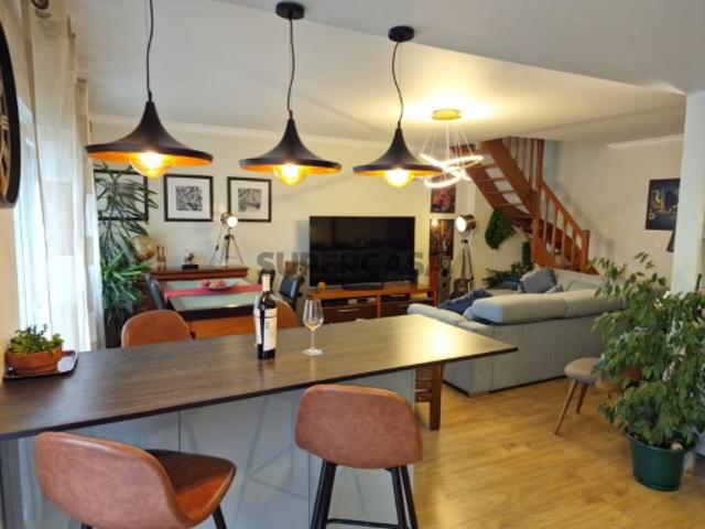 Apartamento T3 +1 ao estilo Duplex C/Garagem Condomínio privado Carregado 338.000€