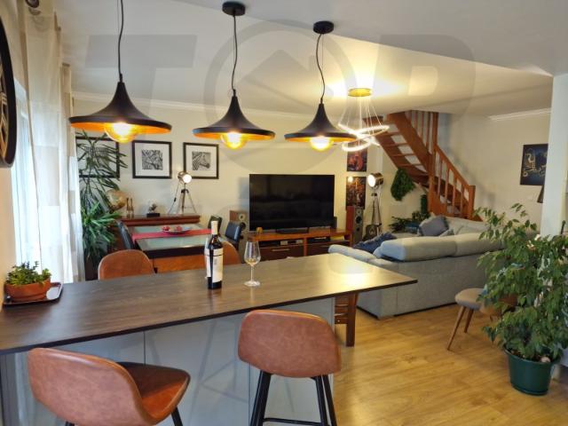 Apartamento T3 +1 ao estilo Duplex C/Garagem Condomínio privado Carregado 338.000€