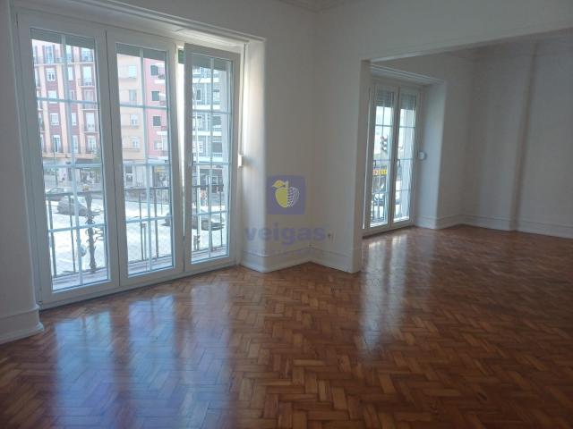 Apartamento T3 +1 Areeiro, Lisboa, arrendamento ROM 216574