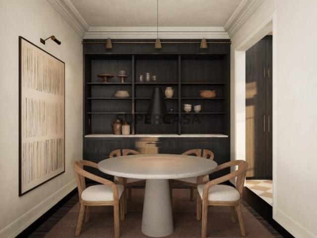 Apartamento T3 + 1, com varanda, em Campo de Ourique