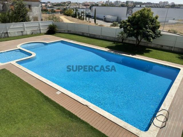 Apartamento T3+1 com Box e Piscina no condomínio Varandas do Rio Zona Ribeirinha da Amora