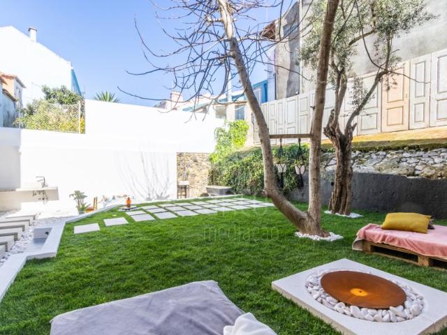 Apartamento T3 + 1 duplex, reabilitado, situado no centro de Queluz