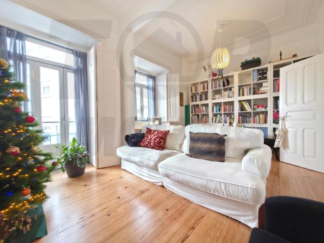 Apartamento T3 + 1 Remodelado 129 m2 Bairro das Novas Nações 720.000€