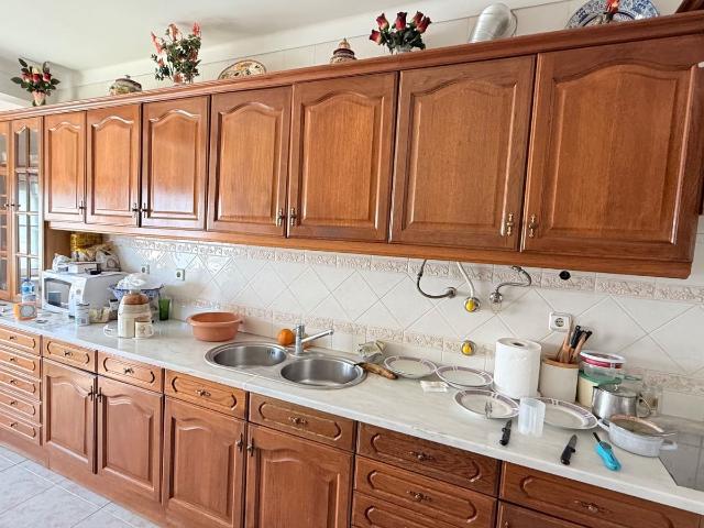 Apartamento T3 2ºandar, Arrecadação, Varandas, Suite, Boas Áreas Perto de Escolas e Piscinas