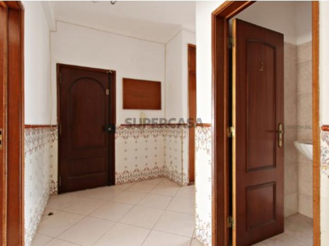 Apartamento T3 3º Andar no Vale da Amoreira