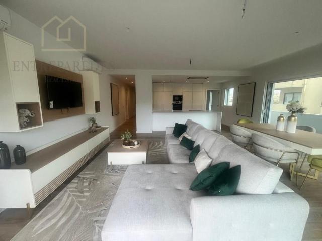 Apartamento T3, 3 frentes em condomínio fechado com varanda. 142m² Ramalde