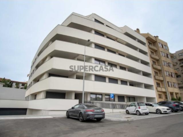 Apartamento T3 | 3 Frentes | Varanda | Lugar de Garagem para 2 carros | Canidelo