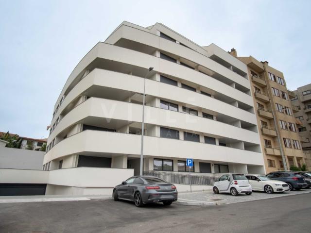 Apartamento T3 | 3 Frentes | Varanda | Lugar de Garagem para 2 carros | Canidelo