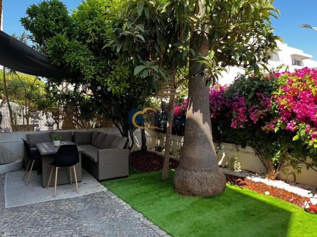 Apartamento único com jardim, só 200m da baixa T2+1