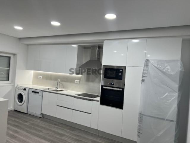 Apartamento T3 Todo Remodelado, Laranjeiro