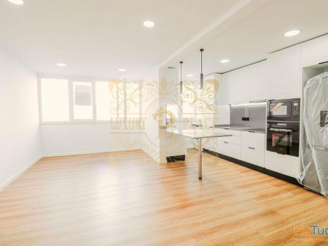 Apartamento T3 Todo Remodelado na Vila de Sesimbra | 26064089562